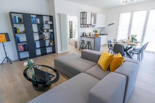 Pesaro Apartment | Rossini Home Pesaro vicino al Teatro Rossini by Yohome