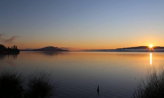 Kawaha Point House | Rotorua Lakeside Pourakau Bay Holiday Bach/House