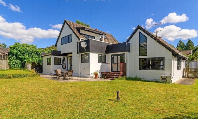 Lynmore House | Rotorua Redwood Retreat