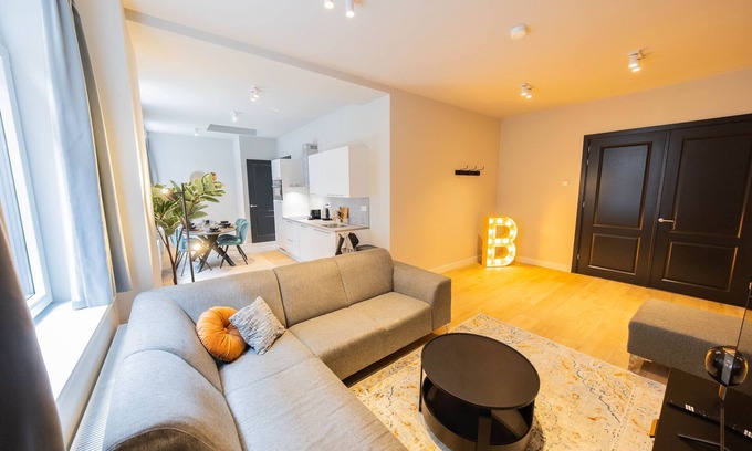Stadsdriehoek Apartment | Rotterdam Oasis 3 BDR apartment JUF
