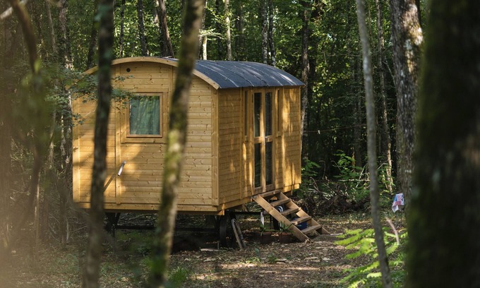 Sougeres-en-Puisaye Cabin | Roulotte en Bois Dans le Calme en Foret