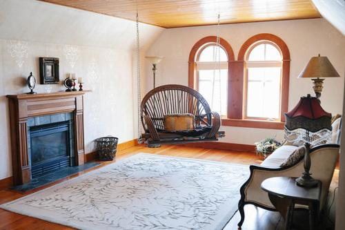 Red Wing Bed & Breakfast | Round Barn Farm B & B Event Center