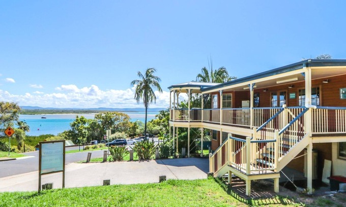 Seventeen Seventy House | ROUND HILL HOUSE 1770 - waterfront views