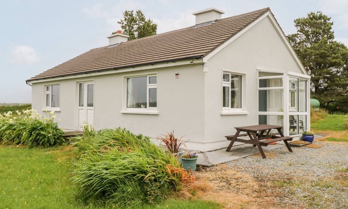 Inishnee Cottage | ROUNDSTONE BAY VIEW, family friendly in Roundstone, County Galway