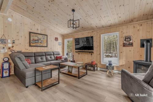 Shannon Ski Chalet | Route 66 - Family Getaway - Nature Pool Table & Spa