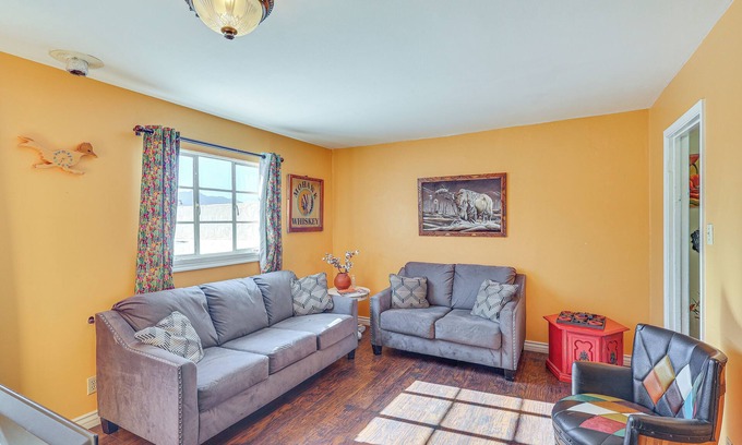 Kingman Apartment | Route 66 Retreat Steps to Beale St in Dtwn Kingman