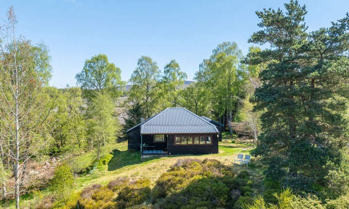 Bunloit House | Rowan Chalet by Interhome