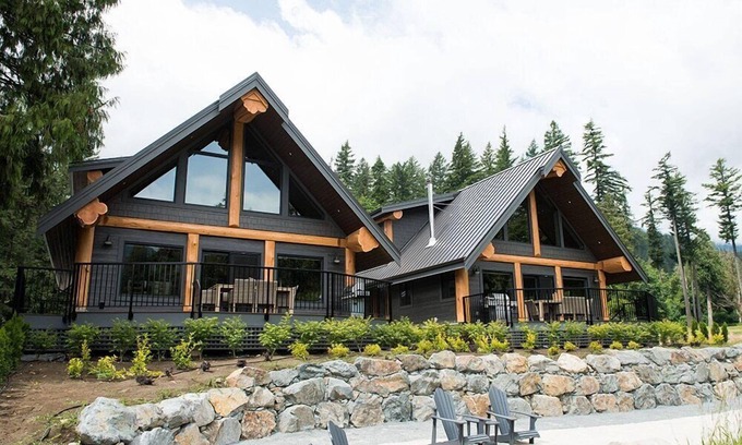 Harrison Mills Bed & Breakfast | Rowena's Inn On The River
