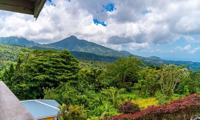 Laudat House | Roxy's Mountain Lodge