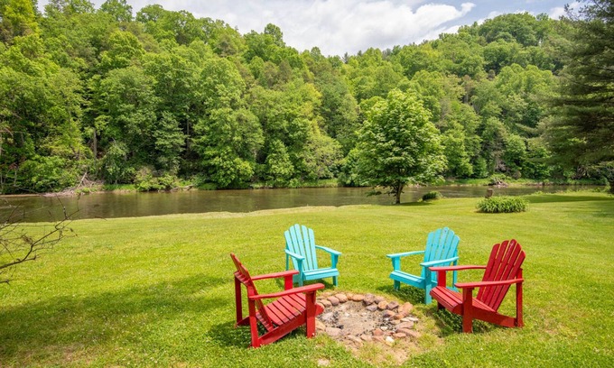 Crumpler Cottage | Roxy's Riverfront Playhouse on the New River - Fire Pit