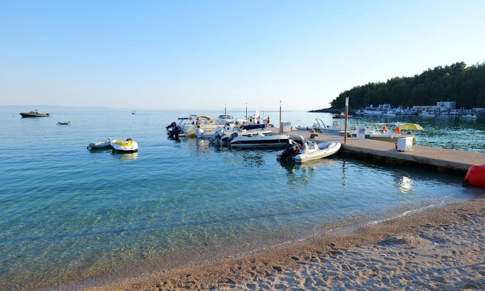 Himare Bed & Breakfast | Royal 1967