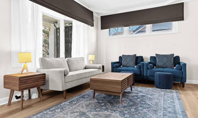 Royal Oak House | Royal Blue Haven ~ Walk Downtown Royal Oak, Game Room, Jetted Tub, Clean + Cozy