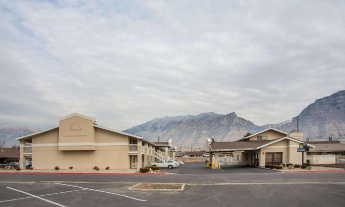 Carterville Hotel | Royal Inn Provo