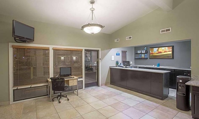 Carterville Hotel | Royal Inn Provo