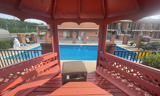Fort Mc Clellan Hotel | Royal Inn