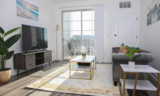 Lombard Apartment | *Royal* Luxury 1BR | Your Happy Place | Fast Wi-Fi