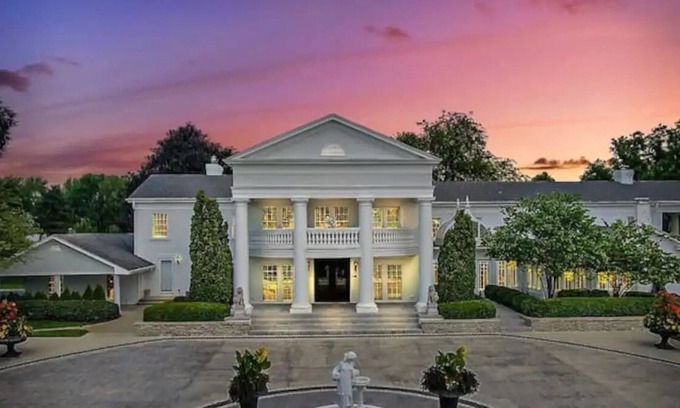 St. Charles House | Royal Mansion and gorgeous Venue on the Fox River