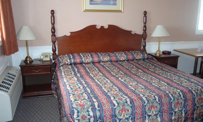 Napanee Hotel | Royal Napanee Inn