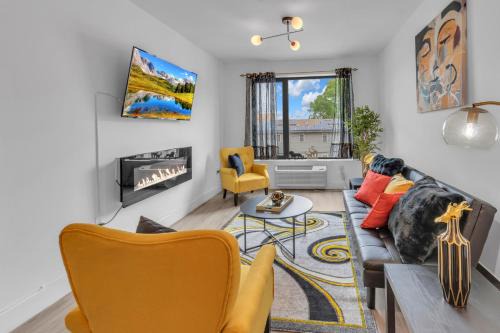 Elizabeth Apartment | Royal Oasis Indoor Pool, FREE Parking, Near NYC