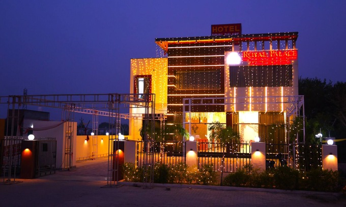 Bhiwani Hotel | Royal Palace