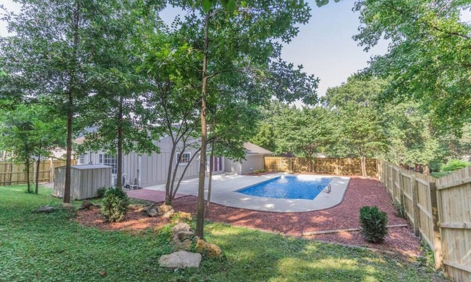 Independence House | Royal's Blue POOL House - 1 mi to Chiefs/Royals Stadium