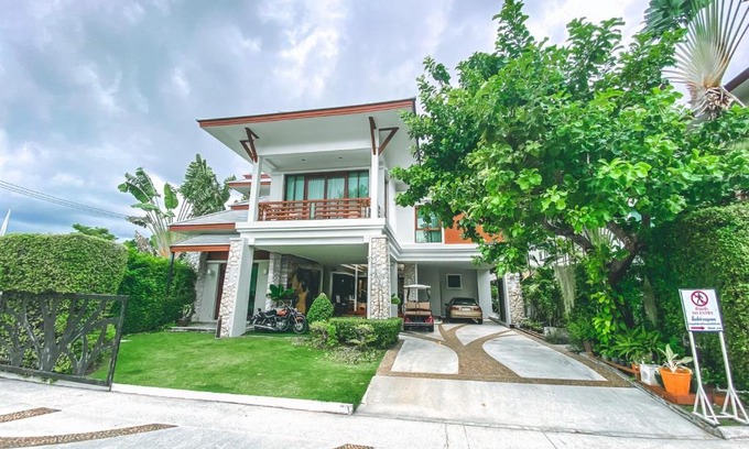 Saen Suk Resort | Royal Sammuk Villa