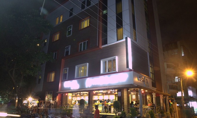 Domlur Hotel | Royal Shades