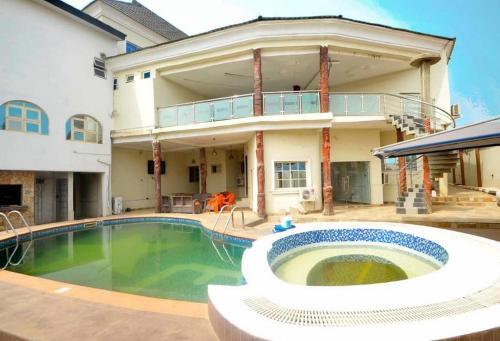 Ibadan Cabin | Royal Signature Suites and Apartments
