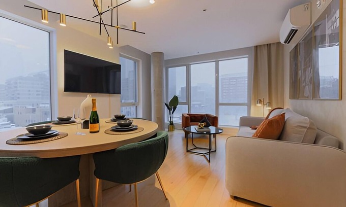 Chinatown Apartment | Rozenhaus Montréal
