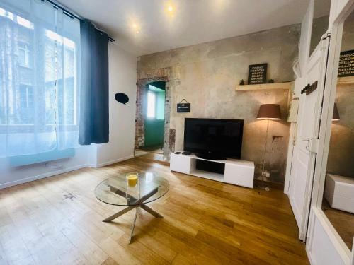 Secteur 2 Apartment | Ruby- Quai St Laurent- Bastille