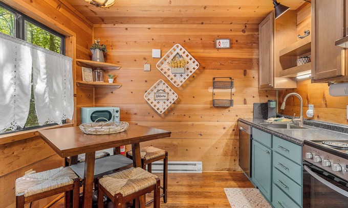 Sautee Nacoochee Cabin | Ruby's Retreat - 3rd Night Free!