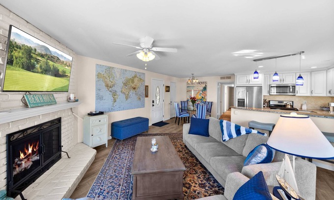 Balboa Island House | Ruby Villa B - Upper Unit for 6!