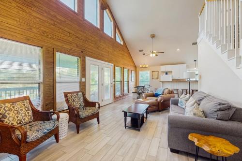 Burnet House | Ruff Lakehouse on Lake LBJ