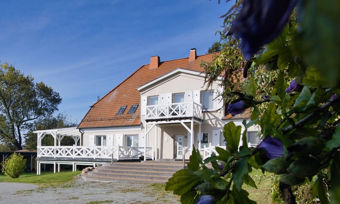 Bergen auf Ruegen Apartment | Ruhig und Idyllische Lage im Herzen der Insel Rügen - Gutshaus Silvitz Fewo 01