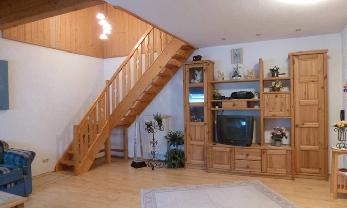 Schwarzenbach Apartment | Ruhige Ferienwohnung (84qm) mit schönem Balkon und Gartenblick