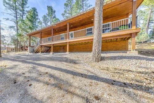 Ruidoso House | Ruidoso Cabin with Patio - Walk to Midtown!