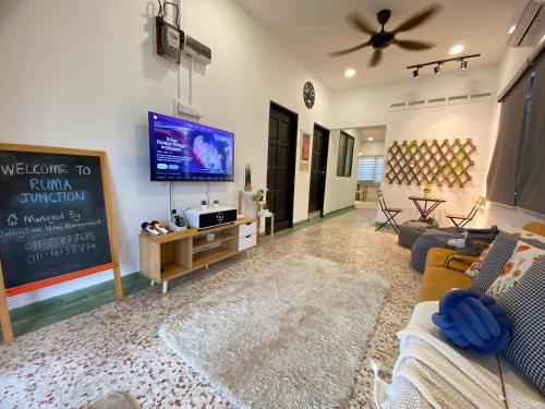 Malacca City House | Ruma Junction Ujong Pasir by Jeffery Lam Home Management