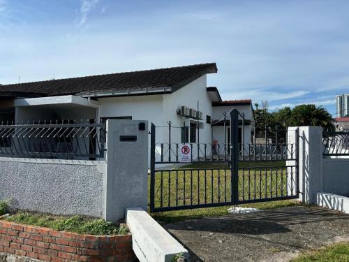 Gua House | Rumah Bonda