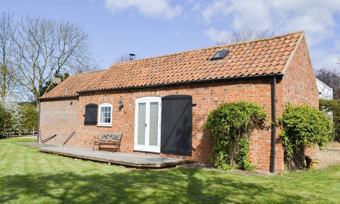 Tetford Cottage | Run for the hills and hideaway in your very own shepherds bothy.