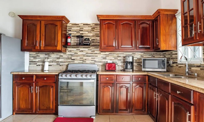 Runaway Bay Apartment | Runaway Bay Gem