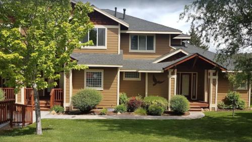Klamath Falls House | Running Y Ranch Townhouse
