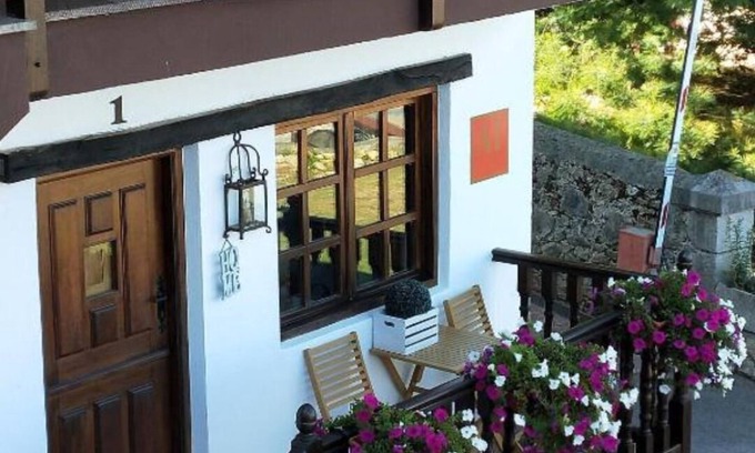 Isla Apartment | Rural Apartment with 2 Bedrooms and Terrace in the Historic Center of Isla de Mallorca