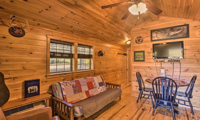 St George House | Rural Cabin Hideaway with Fire Pit and Mtn Views!