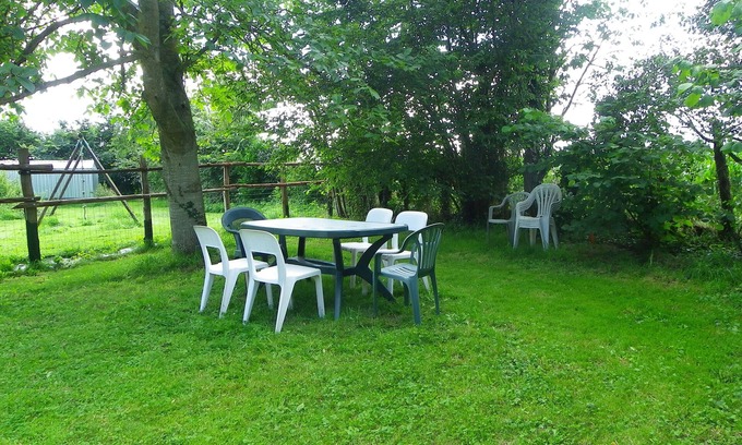 Vivoin Cottage | Rural cottage with garden in the countryside