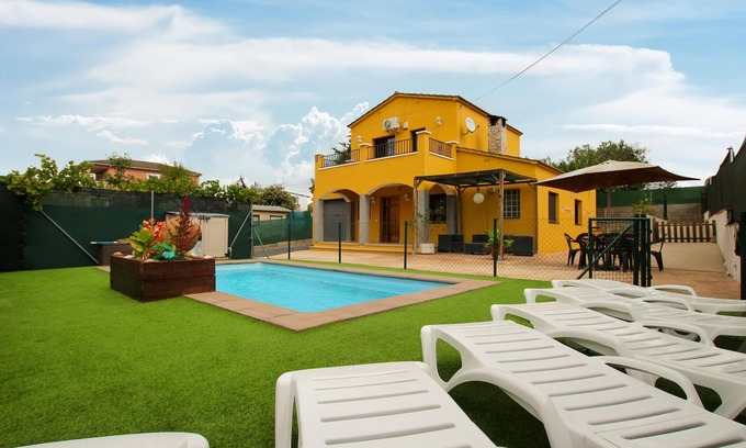 Sils House | Rural cottage with private pool.