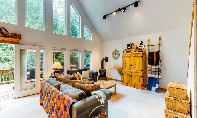 Hoodsport House | Rural, dog-friendly home with loft, deck, firepit, private grill, and game room