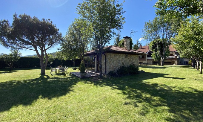 Velilla del Rio Carrion Cottage | Rural House "Los Tilares"