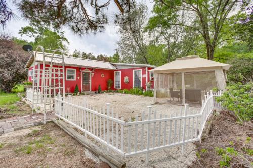 Fluker House | Rural Louisiana Vacation Rental with Fire Pit!
