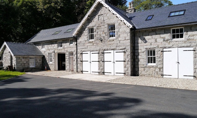 Castle Douglas Cottage | Rusko Stables - an apartment that sleeps 6 guests in 3 bedrooms