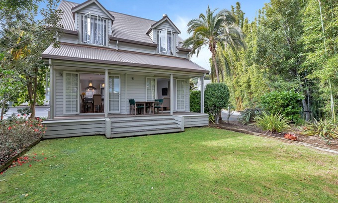 Russell House | Russell Cottages - Russell Holiday Home